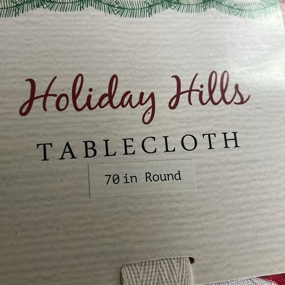 HOLIDAY‎ HILLS ROUND TABLECLOTH NWT SIZE 70in - Picture 4 of 5